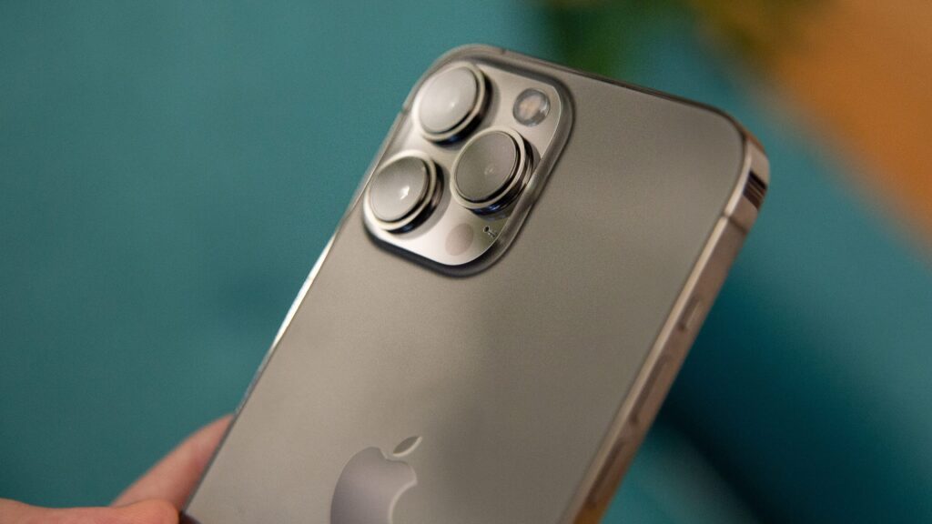 Acheter un iPhone 13 Pro Max d’occasion : ce qu’il faut savoir avant de faire l’achat