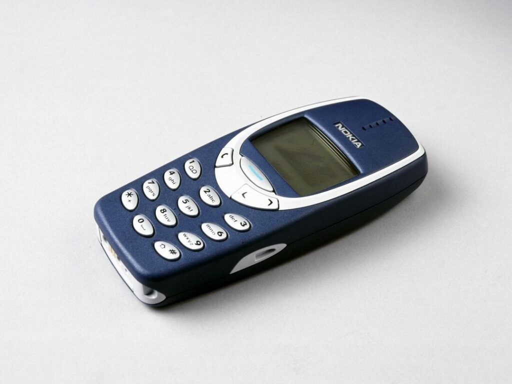 Le téléphone portable en l&rsquo;an 2000 : révolution ou simple gadget ?
