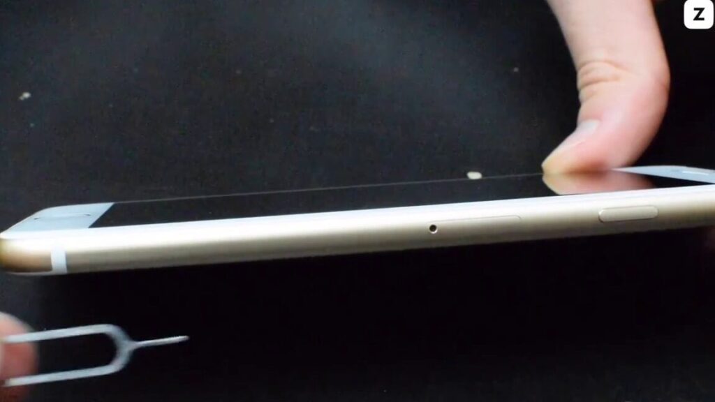 Comment retirer une carte SIM d’un iPhone sans outil spécial ?