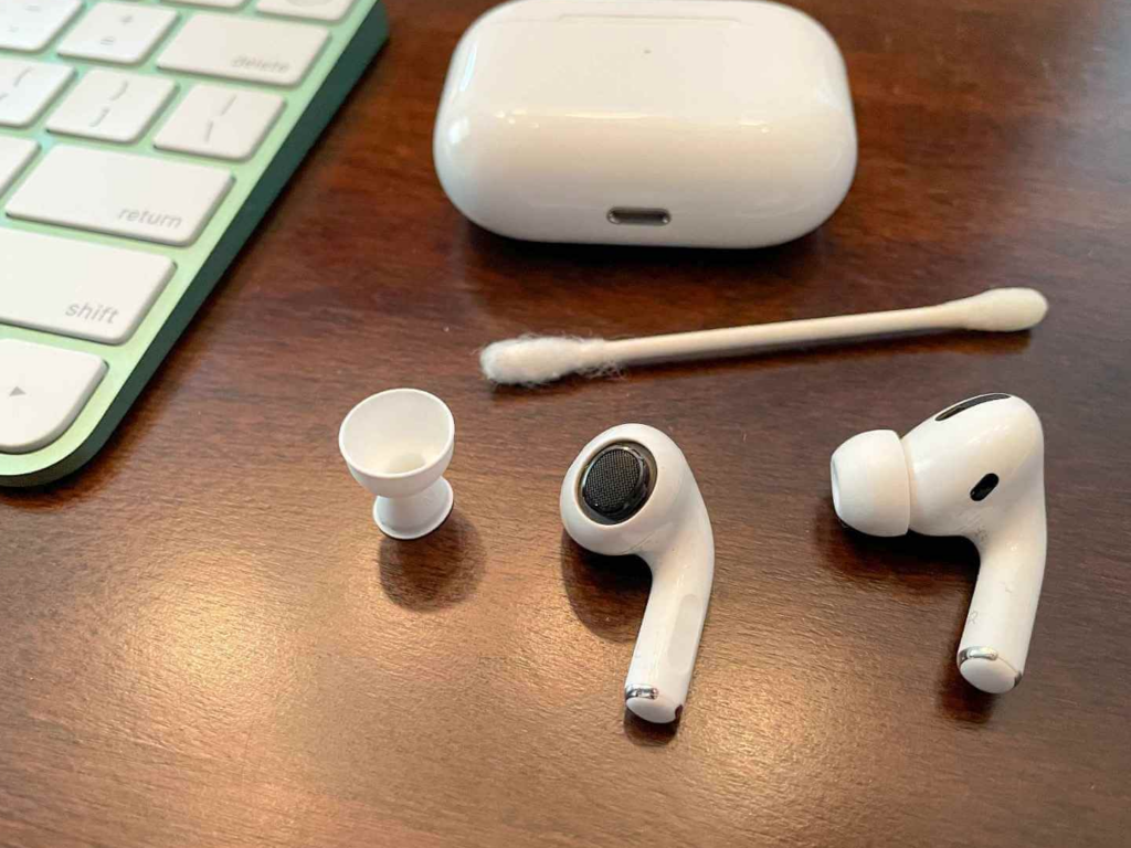 Pourquoi un de mes AirPods joue-t-il plus bas que l’autre ? Trouvez la solution!