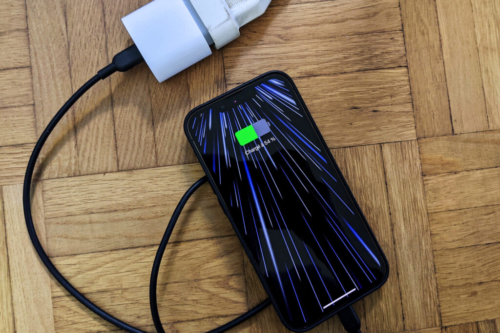 Pourquoi le chargeur rapide iPhone 30W est-il un indispensable pour votre quotidien ?