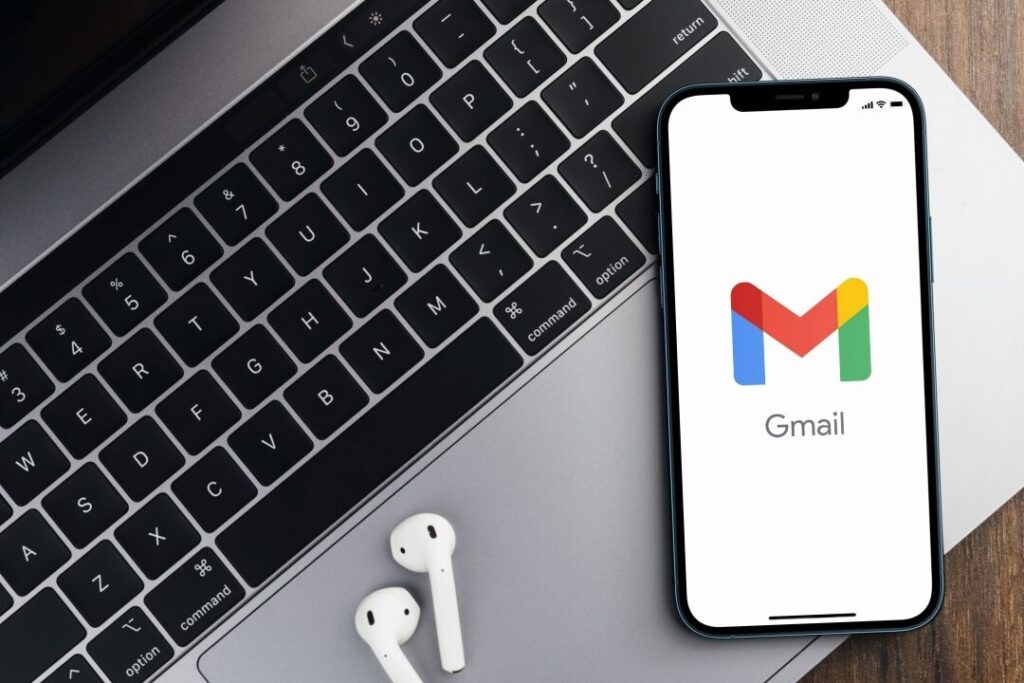 À quoi correspond l&rsquo;option de suivi dans un mail sur iPhone ?