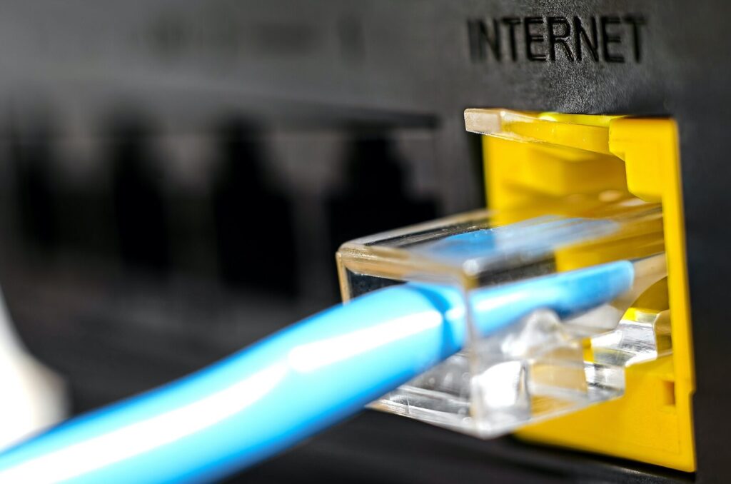 Câble WiFi : comment améliorer votre connexion internet