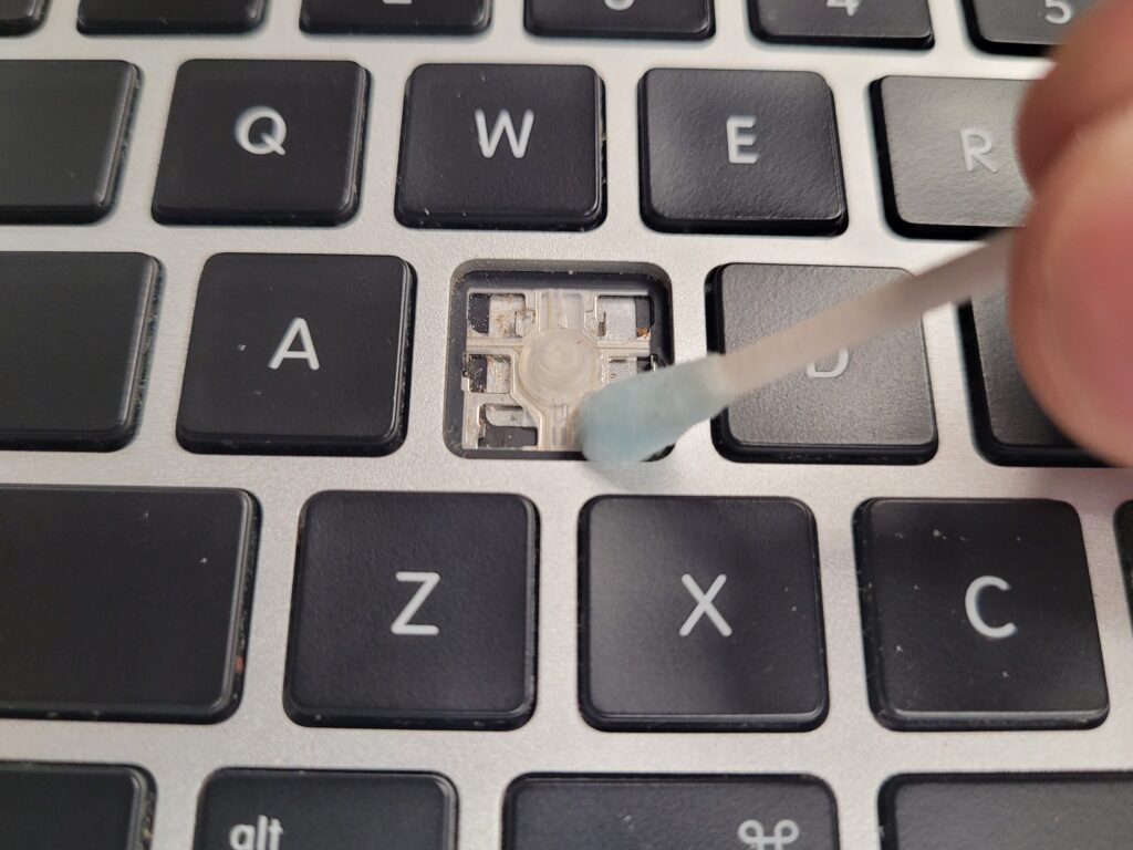 Comment nettoyer efficacement les touches du clavier de votre MacBook Pro ?