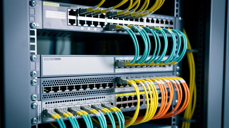 Baie réseau avec liaisons fibre