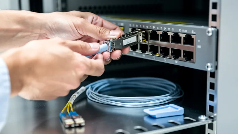 Installation d’un module optique dans un switch
